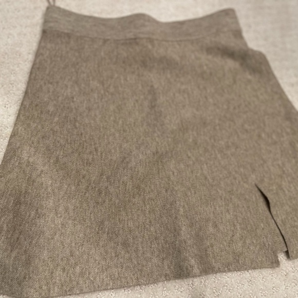 Skirt and cropped sweater set. New with tags - Picture 2 of 2